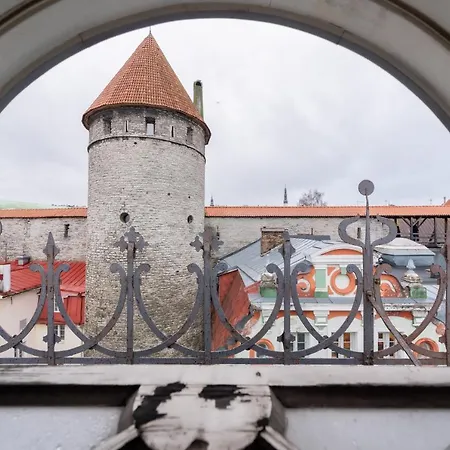 Old Town - Vana Viru * Tallin